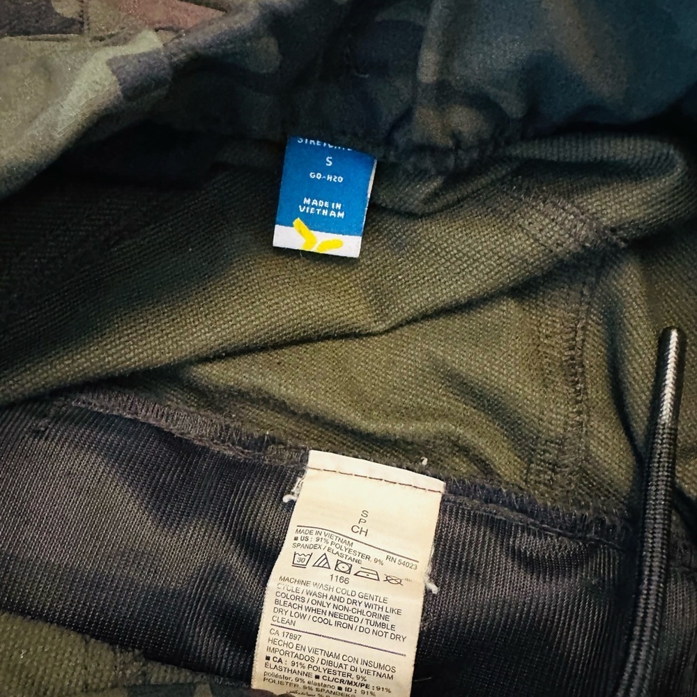 Old Navy Bundle Grey Athletic Shorts & Camouflage Cargo Joggers Mens Small - Picture 6 of 13